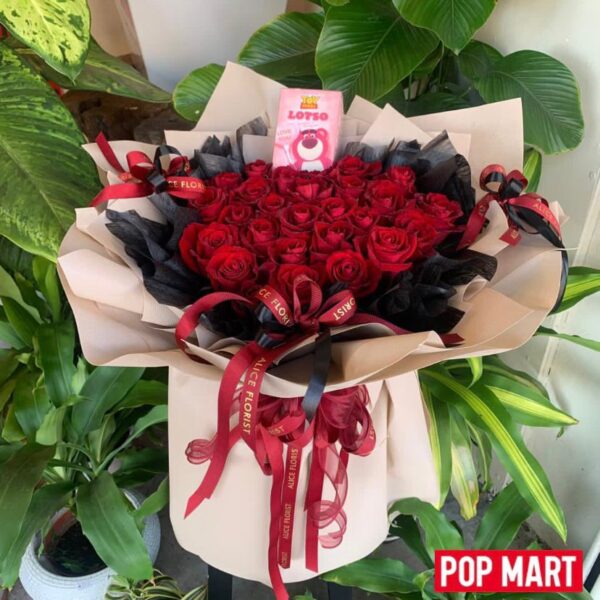 Radiant Heart Bouquet with POP MART – Lotso Blind Box