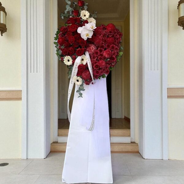 Red Heart Shape Condolence Stand