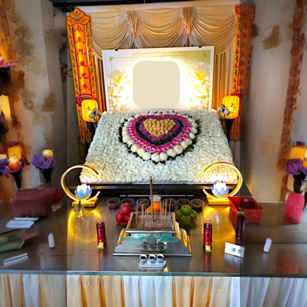 Heart-Shaped Memorial - Altar Flower Decor
