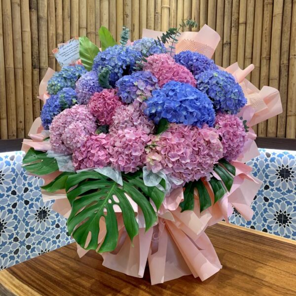Grand Hydrangea Bloom Bouquet (Pre Order) RM650 - Image 2